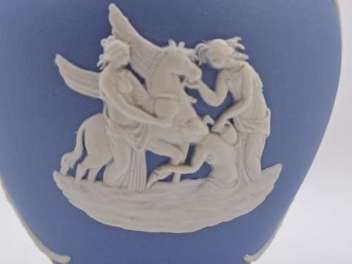 Collectable Vintage Wedgwood Jasperware Vase 100x80mm-Made in England (few stains inside)