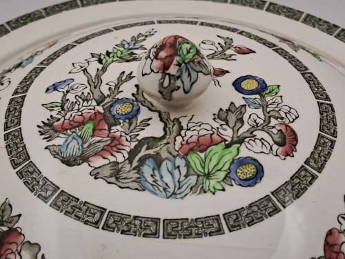 Vintage Johnson Bros `Indian Tree` Tureen Hand Engraved Ironstone-England (Condition is Good)