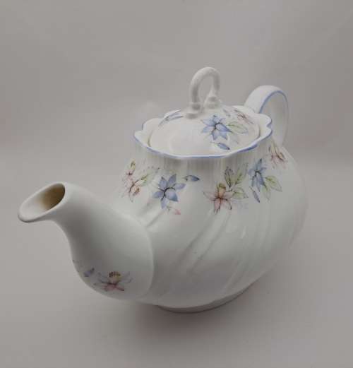 Vintage Queens ''CLAIRE'' Tea Pot Fine Bone China -Made in England