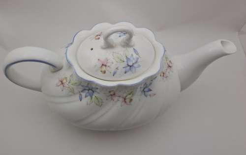 Vintage Queens ''CLAIRE'' Tea Pot Fine Bone China -Made in England
