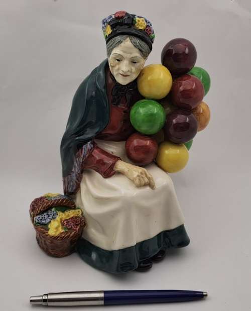 Vintage Royal Doulton ''The Old Lady Balloon Seller"  HN1315 Figurine 195x150x100mm