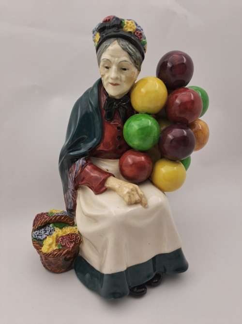 Vintage Royal Doulton ''The Old Lady Balloon Seller"  HN1315 Figurine 195x150x100mm
