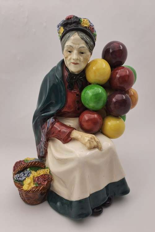 Vintage Royal Doulton ''The Old Lady Balloon Seller"  HN1315 Figurine 195x150x100mm