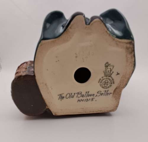 Vintage Royal Doulton ''The Old Lady Balloon Seller"  HN1315 Figurine 195x150x100mm