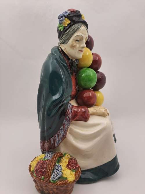 Vintage Royal Doulton ''The Old Lady Balloon Seller"  HN1315 Figurine 195x150x100mm