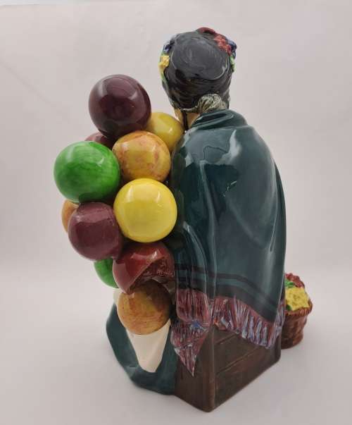 Vintage Royal Doulton ''The Old Lady Balloon Seller"  HN1315 Figurine 195x150x100mm