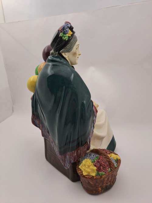 Vintage Royal Doulton ''The Old Lady Balloon Seller"  HN1315 Figurine 195x150x100mm