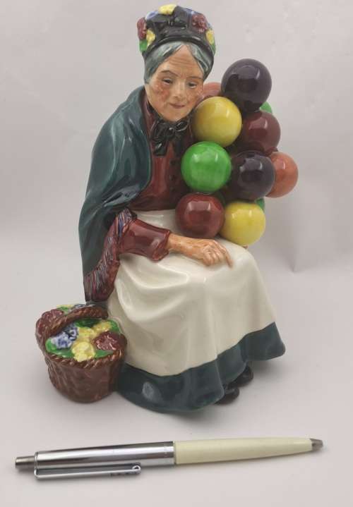 Vintage Royal Doulton ''The Old Lady Balloon Seller"  HN1315 Figurine 195x150x100mm