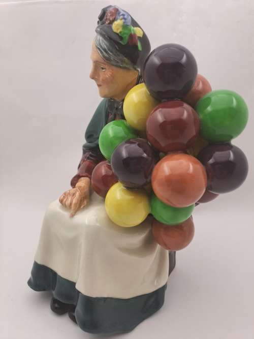 Vintage Royal Doulton ''The Old Lady Balloon Seller"  HN1315 Figurine 195x150x100mm