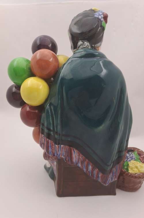 Vintage Royal Doulton ''The Old Lady Balloon Seller"  HN1315 Figurine 195x150x100mm