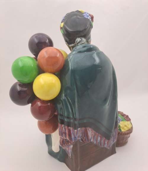 Vintage Royal Doulton ''The Old Lady Balloon Seller"  HN1315 Figurine 195x150x100mm