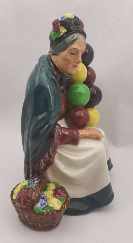 Vintage Royal Doulton ''The Old Lady Balloon Seller"  HN1315 Figurine 195x150x100mm