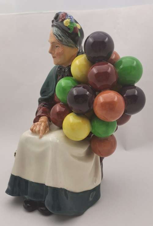 Vintage Royal Doulton ''The Old Lady Balloon Seller"  HN1315 Figurine 195x150x100mm