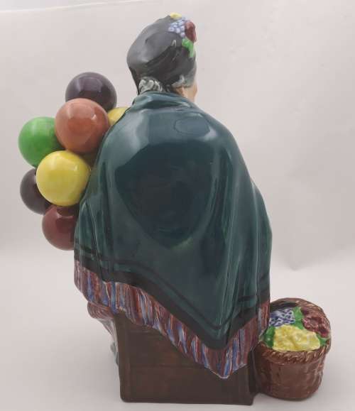 Vintage Royal Doulton ''The Old Lady Balloon Seller"  HN1315 Figurine 195x150x100mm
