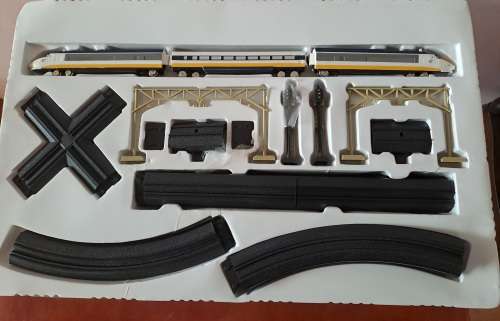Pre-owned 3 x Vintage Tecnic 9 `N` Gauge Locomotive series train sets- Boxed  (see description)