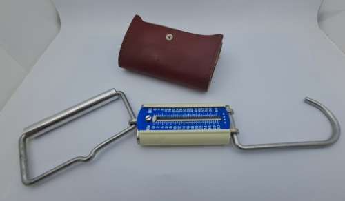 Vintage D.B.G.M Hand Held Luggage Scale in Leather Pouch - Kilo and LBS Excellent condition