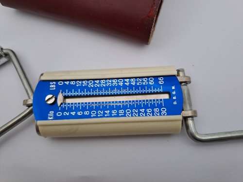 Vintage D.B.G.M Hand Held Luggage Scale in Leather Pouch - Kilo and LBS Excellent condition