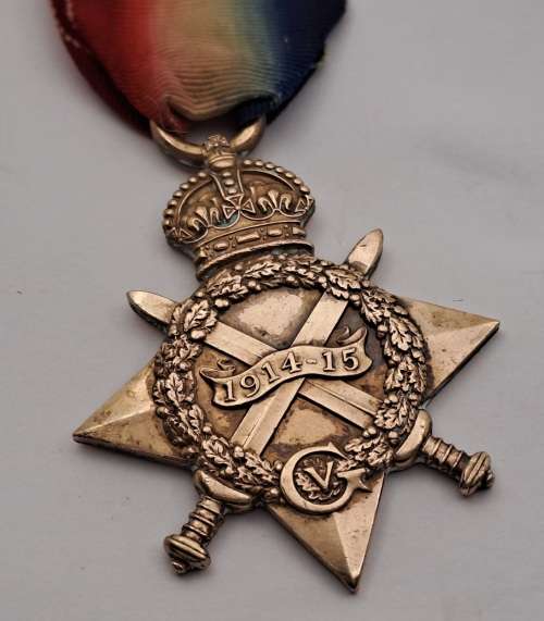 1914-1915  - WW1 Star Medal - engraved   -GNR-C.W.D. Fisher S,A.M.R.F.A.B