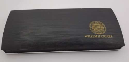 2 Used  vintage Fountain Pens in Cigar case - a Parker 25 and another no name fountain pen