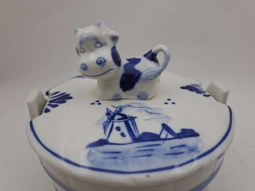 Vintage Delft butterdish -Handpainted -lid has a tiny chip -Holland