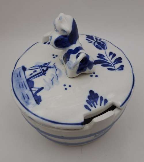 Vintage Delft butterdish -Handpainted -lid has a tiny chip -Holland