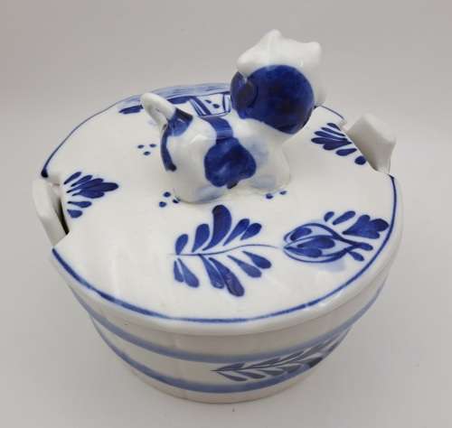 Vintage Delft butterdish -Handpainted -lid has a tiny chip -Holland