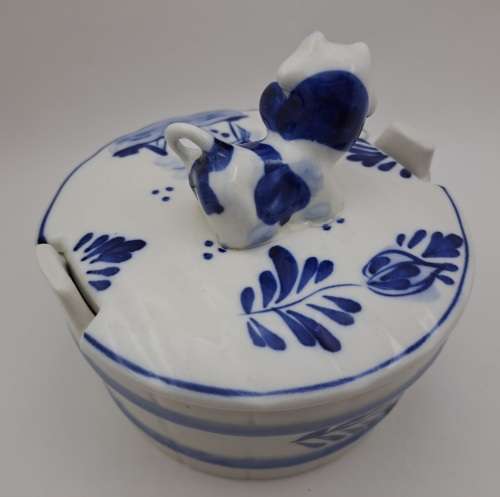 Vintage Delft butterdish -Handpainted -lid has a tiny chip -Holland