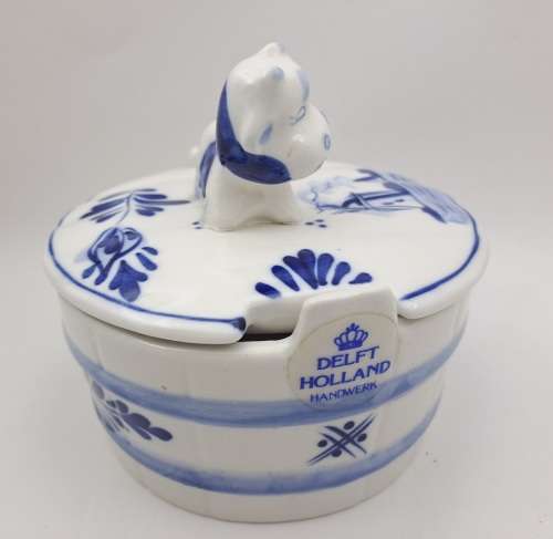Vintage Delft butterdish -Handpainted -lid has a tiny chip -Holland