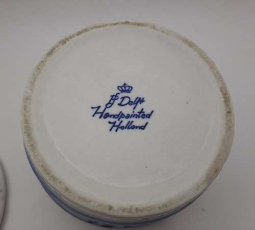 Vintage Delft butterdish -Handpainted -lid has a tiny chip -Holland