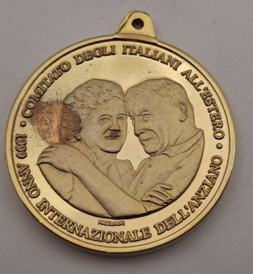 Unidentified Italian medal ? 3x32mm (acid test mark on Face)