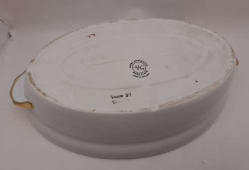 Vintage Royal Worcester Porcelain Gold Handle Casserole Baking Dish with lid shape 22 size 3(used)