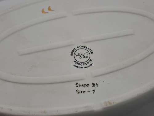 Vintage Royal Worcester Porcelain Gold Handle Casserole Baking Dish with lid shape 21 size 2 (used)