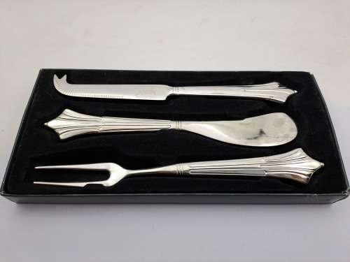 3pc Stuttafords set Cheese & Butter knifes and fork (some water marks on them) in Box Fan Pattern