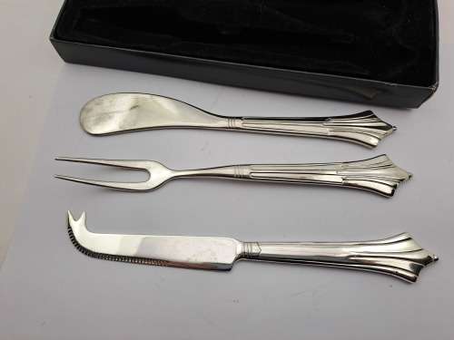 3pc Stuttafords set Cheese & Butter knifes and fork (some water marks on them) in Box Fan Pattern