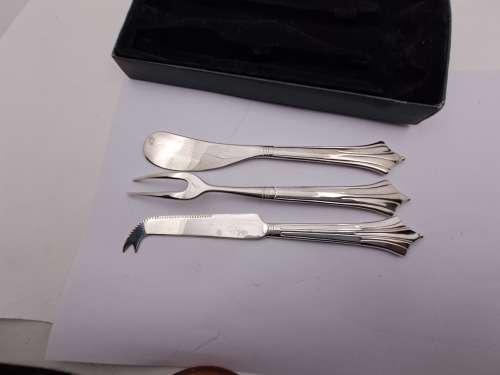 3pc Stuttafords set Cheese & Butter knifes and fork (some water marks on them) in Box Fan Pattern