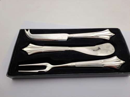 3pc Stuttafords set Cheese & Butter knifes and fork (some water marks on them) in Box Fan Pattern