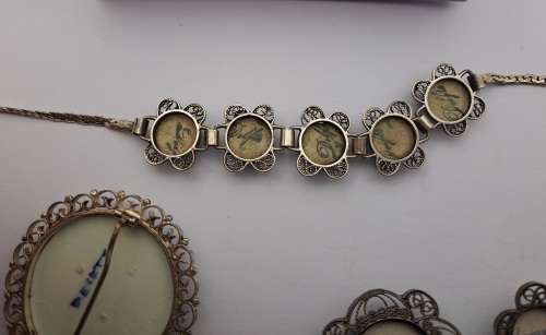 Vintage DELFTS blue & White Porcelain Jewelry 2xbrooches,bracelet and earings (not cleaned)