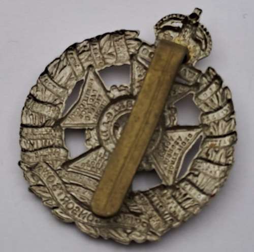 WW2 The Rifle Brigade (Prince Consort`s Own) Regiment Cap Badge 42x50mm  11,30gram-white Metal