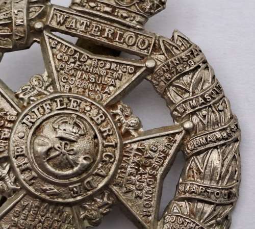 WW2 The Rifle Brigade (Prince Consort`s Own) Regiment Cap Badge 42x50mm  11,30gram-white Metal
