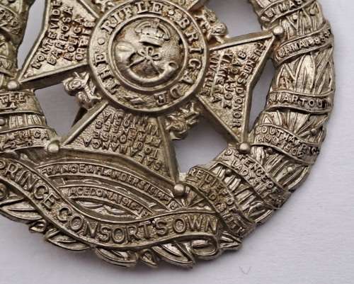 WW2 The Rifle Brigade (Prince Consort`s Own) Regiment Cap Badge 42x50mm  11,30gram-white Metal