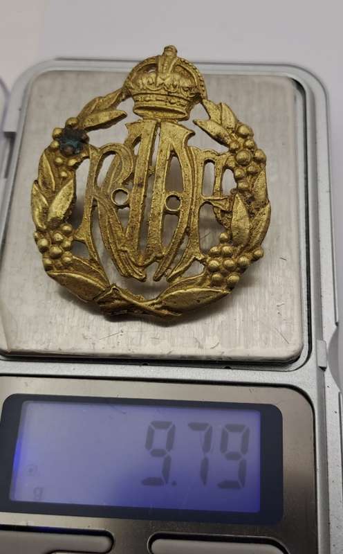 Rare WW2 Royal Australian Air Force Cap Badge (brass) 45x50mm