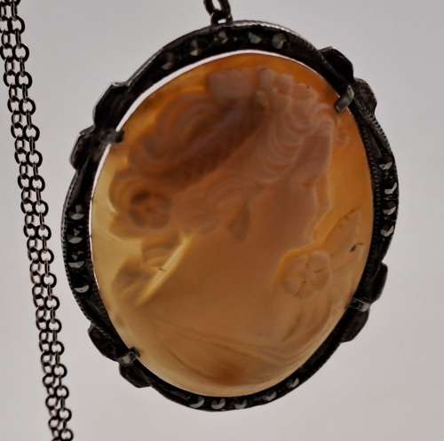 Vintage Silver (.800) Shell Cameo Pendant 27x35mm with chain