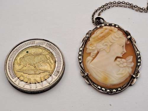 Vintage Silver (.800) Shell Cameo Pendant 27x35mm with chain