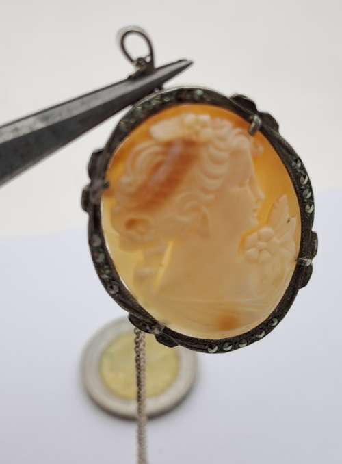 Vintage Silver (.800) Shell Cameo Pendant 27x35mm with chain