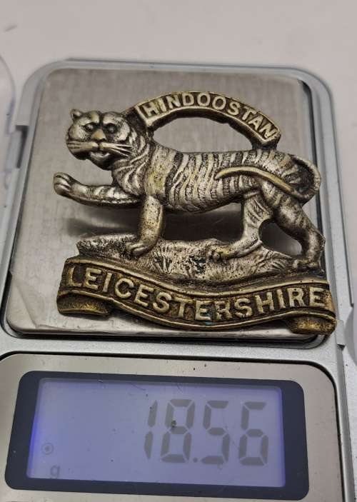 WW1 Leicestershire Regiment Cap Badge 44x40mm