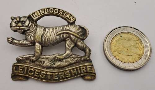 WW1 Leicestershire Regiment Cap Badge 44x40mm