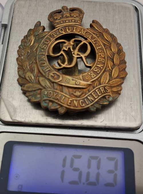 WW2 Royal Engineers Corps (George VI) Brass Cap Badge 47x42mm ( the corner of the V is chipped)