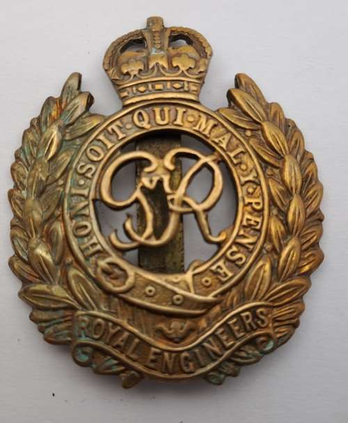 WW2 Royal Engineers Corps (George VI) Brass Cap Badge 47x42mm ( the corner of the V is chipped)