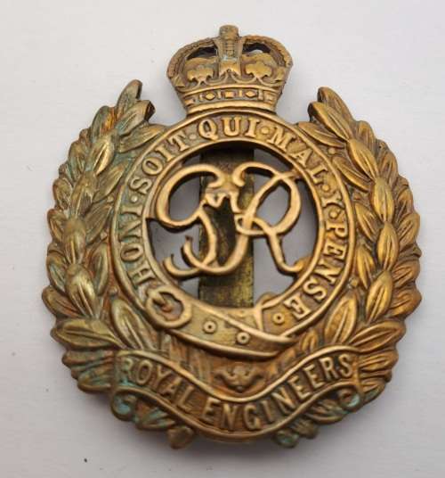 WW2 Royal Engineers Corps (George VI) Brass Cap Badge 47x42mm ( the corner of the V is chipped)