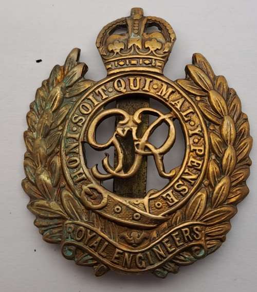 WW2 Royal Engineers Corps (George VI) Brass Cap Badge 47x42mm ( the corner of the V is chipped)